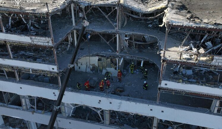 Missile strike on Kyiv on 6 April: rescuers are still clearing rubble in Obolonskyi district. PHOTOS