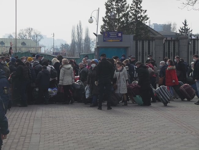Спецпоїзд Москва-Київ привіз українців на Батьківщину 23