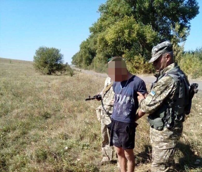 Пограничники задержали на границе с РФ наблюдателя с биноклем 01