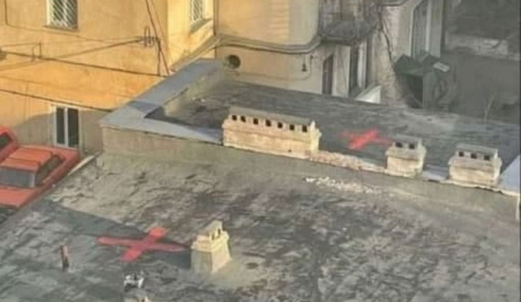 Влада Києва закликає перевірити дахи багатоповерхівок на наявність ворожих міток