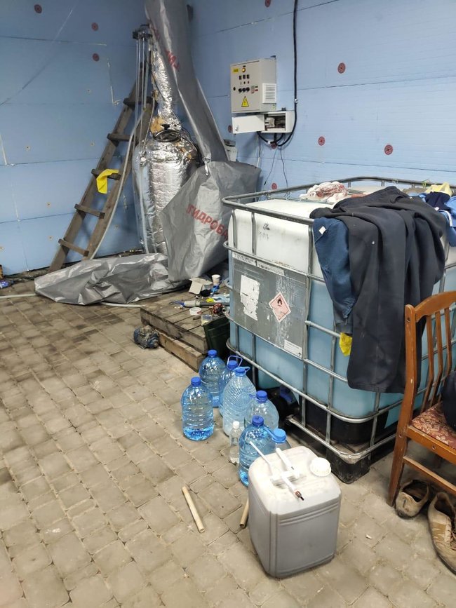 На Киевщине налоговиками ликвидировано подпольное производство алкоголя и изъята крупная партия подакцизных товаров 06 На Киевщине налоговиками ликвидировано подпольное производство алкоголя и изъята крупная партия подакцизных товаров 06