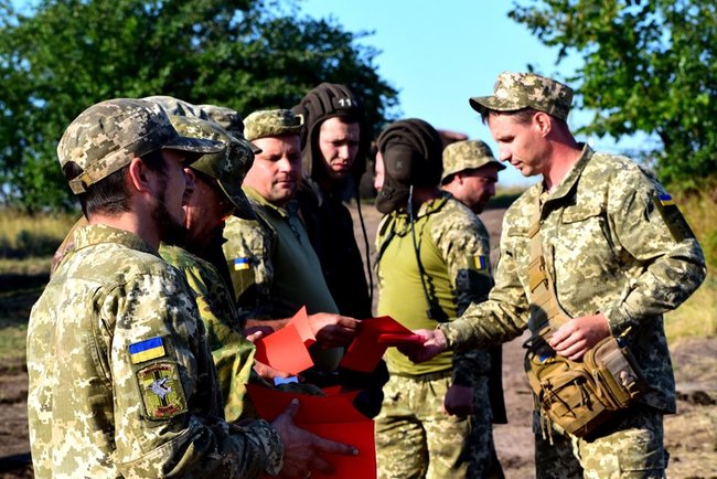 Экипажи БМП соревновались в Донецкой области 08