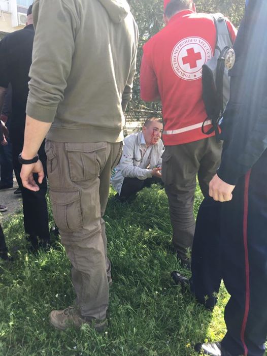У Херсоні поліція розборонила мітингувальників, які билися 08 У Херсоні поліція розборонила мітингувальників, які билися 08