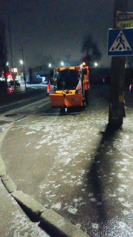 У Києві крижаний апокаліпсис: вулиці столиці перетворилися на суцільну ковзанку 05