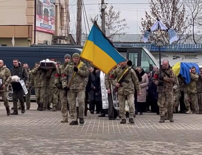 На Рівненщині попрощались із прикордонником Сергієм Радьком, який загинув на Луганщині, захищаючи Україну 03 На Рівненщині попрощались із прикордонником Сергієм Радьком, який загинув на Луганщині, захищаючи Україну 03