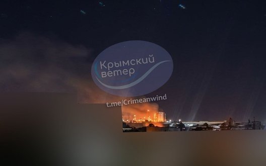 Вибухи в окупованому Криму: у Севастополі пожежа, пошкоджено