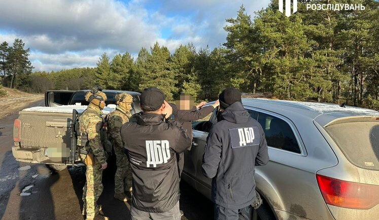 Вывозил военнообязанных в Беларусь: перед судом предстанет правоохранитель из Ривненской области. ФОТОРЕПОРТАЖ