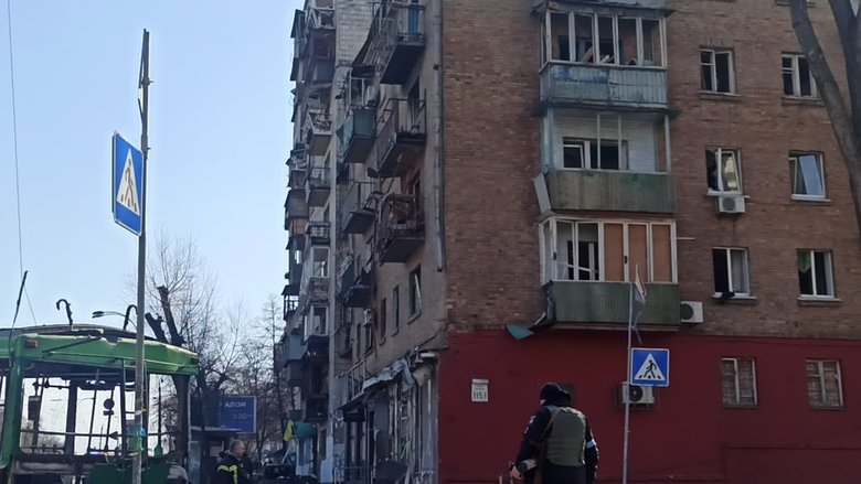 Наслідки падіння збитої російської крилатої ракети на Куренівку в Києві 14 Наслідки падіння збитої російської крилатої ракети на Куренівку в Києві 14