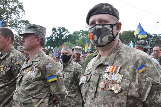 У центрі Києва відбувся Марш захисників України 64