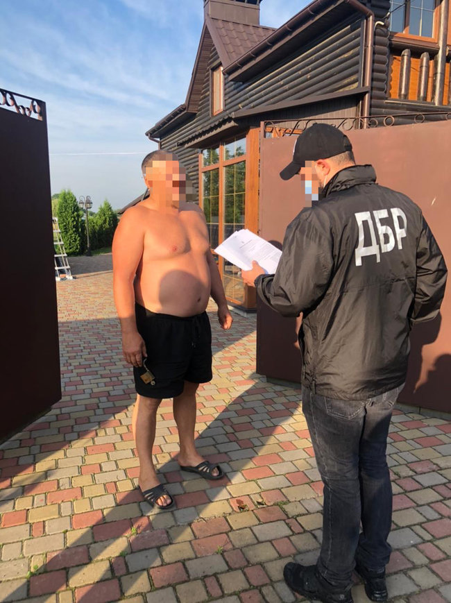 Експосадовців Міноборони підозрюють у заподіянні 476 млн грн збитків при закупівлі катерів і санітарних автомобілів для ЗСУ, - ДБР 08