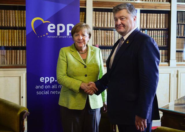 Poroshenko is meeting Merkel in Brussels 01 Poroshenko is meeting Merkel in Brussels 01