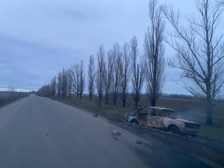 удар дрона по авто