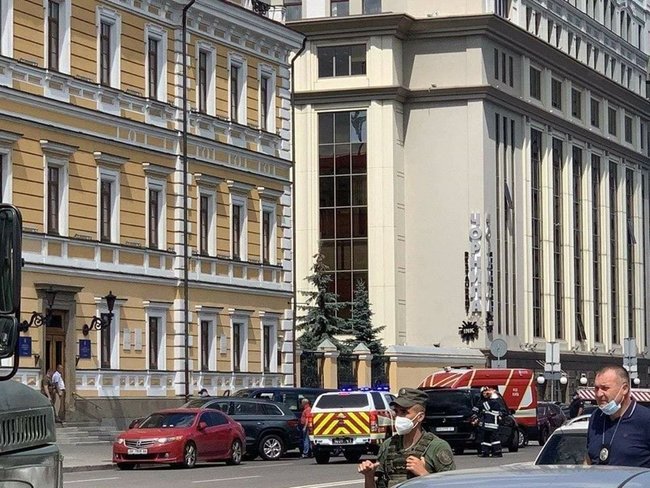 Захват банка в Киеве: спецтранспорт, нацгвардейцы, спецназ 09
