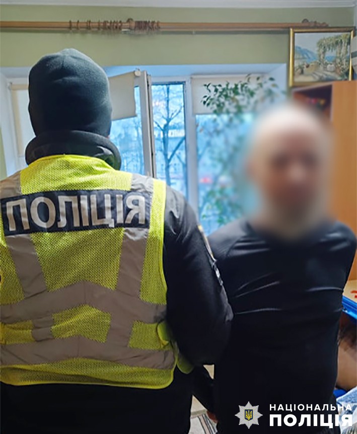 Поліція затримала чоловіка, який влаштував стрілянину на балконі багатоповерхівки