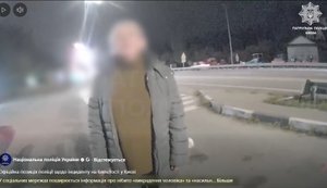 Нацполіція заперечує інформацію про нібито "викрадення чоловіка" та "насильницькі дії" стосовно його дружини на блокпосту у Києві. ВIДЕО