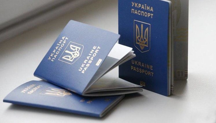 В очереди на печать скопилось 650 тысяч заявлений на получение загранпаспортов