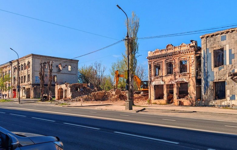 Оккупанты продолжают разрушать исторический центр Мариуполя