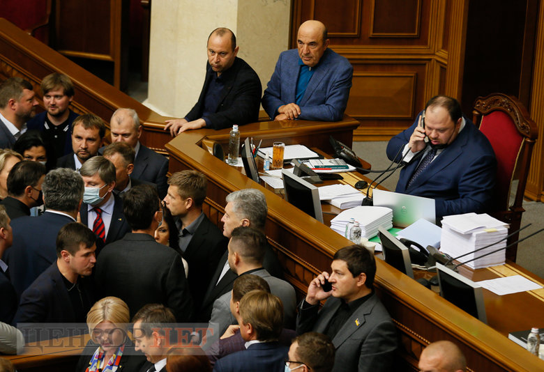 Блокирование трибуны, звонок Стефанчуку, Порошенко и Вирастюк, счастливый Тищенко и потрясенный Арахамия, - работа Рады 23 сентября 18