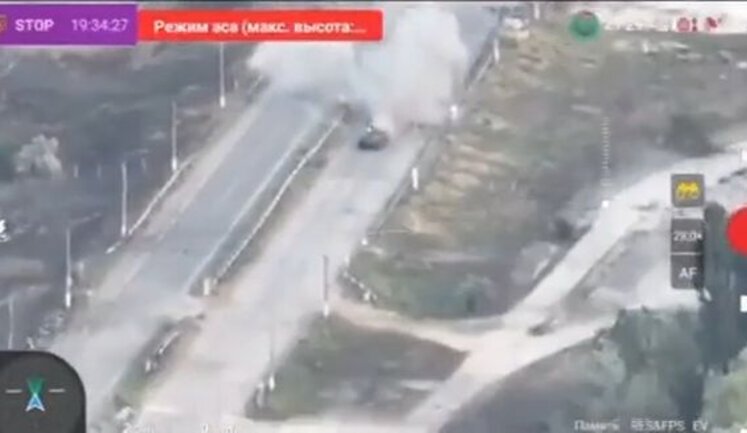 Знищення ворожої БМД-2 в Олешках поблизу Антонівського мосту. ВIДЕО