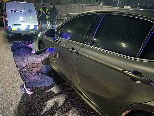 В Киеве на Оболони обстреляли автомобиль, - полиция 01