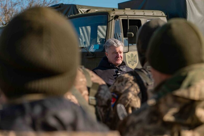 Бригада ППО на Півдні отримала вантажівки DAF і обладнання для мобільного командного пункту 07