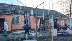 Рашисти вдарили по центру Ворожби на Сумщині, є руйнування, пошкоджені колія, газопровід та електричні лінії, - ОВА. ФОТОрепортаж