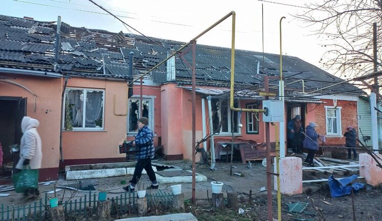 Рашисти вдарили по центру Ворожби на Сумщині, є руйнування, пошкоджені колія, газопровід та електричні лінії, - ОВА. ФОТОрепортаж