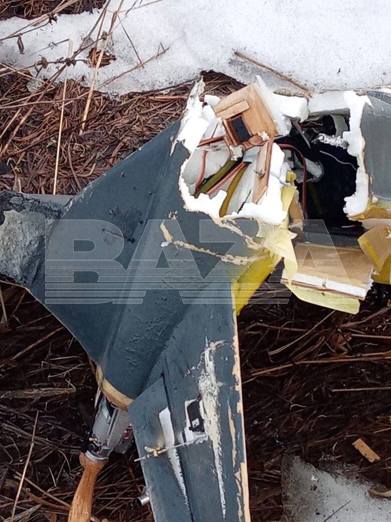 Поблизу Москви виявили уламки синьо-жовтого БПЛА з написом Слава Україні, - росЗМІ 06