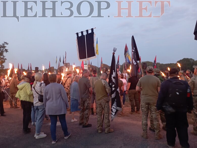 У Холодному яру вшанували героїв і відкрили пам’ятники полеглим захисникам України 03