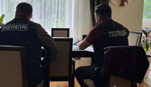 Почти 41 млн грн социальных выплат оформили на родственников и знакомых: во Львовской области подозревают трех бывших сотрудниц. ФОТОРЕПОРТАЖ