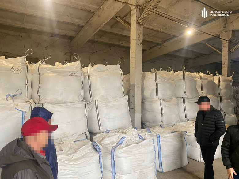 Контрабандную партию сигарет на 27 млн грн готовили к отправке в Венгрию. Проверяется причастность чиновников Одесской таможни, - ГБР 03