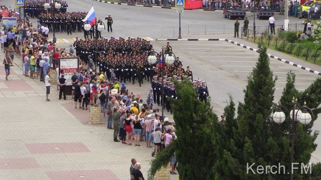 Оккупанты провели в Крыму сразу два военных парада 22