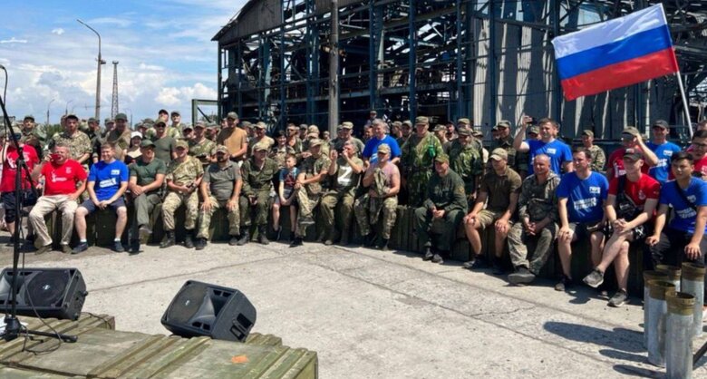 На території розбомбленого заводу Азовсталь окупанти влаштували концерт 01