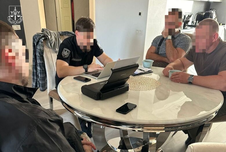 Викрито посадовців Міноборони на закупівлі неякісного спорядження