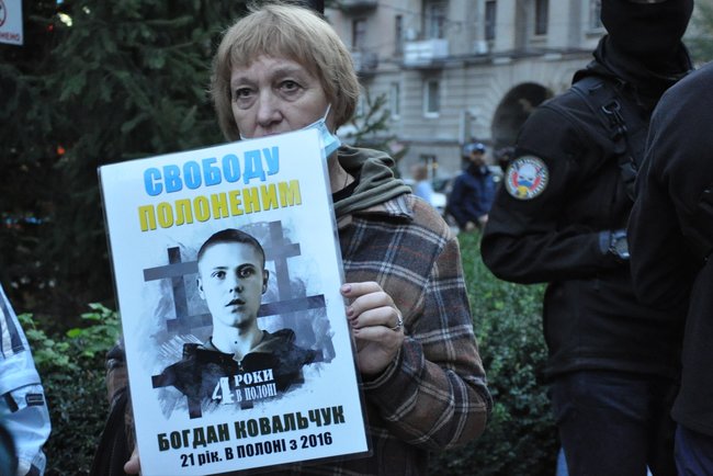 Свободу вязням Кремля: у Києві відбувається акція на підтримку полонених та безвісти зниклих українців 01