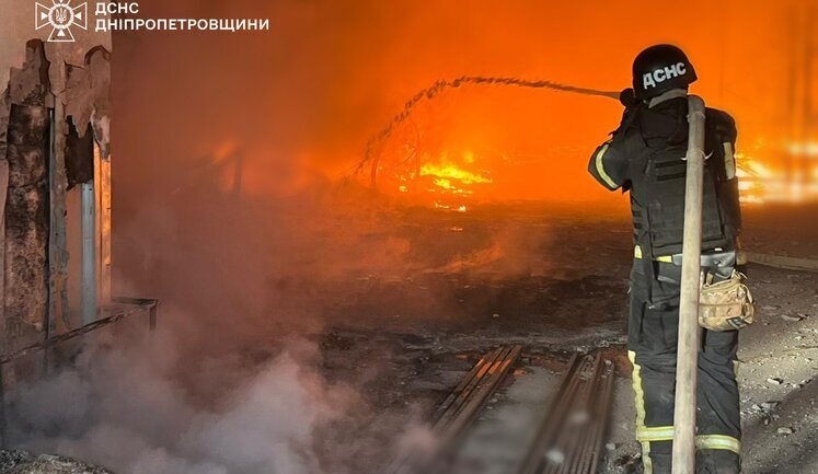 Consequences of Russian attack on Dnipropetrovsk region: three dead, 6 injured, high-rise building, industrial enterprises, and shopping center damaged (updated). PHOTOS