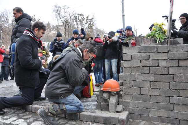 Kyiv commemorates first Heavenly Hundred victims 04