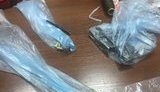 Замдиректора киевской гимназии хранил в рабочем кабинете наркотики и оружие. ФОТО