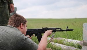 Окупанти в Луганську і Донецьку навчають дітей воювати