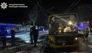 У Києві стався вибух у пасажирському автобусі: поліція з’ясовує обставини інциденту. ФОТО