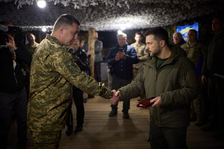 Зеленський нагороджує військових