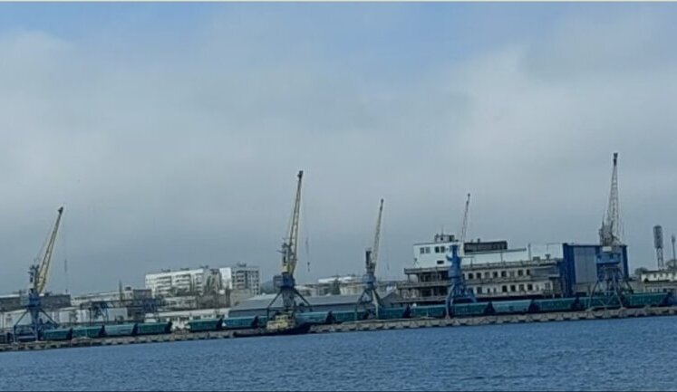 Россия продолжает использовать Керченский порт для экспорта сжиженного газа и похищенного украинского зерна. ФОТО