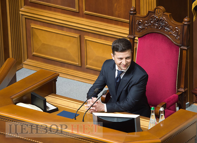 Зеленский с булавой, отвернувшийся Порошенко, Савченко в медалях, смеющиеся Луценко и Грицак, - инаугурация шестого Президента Украины Зеленского 31