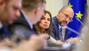 Шмыгаль поддержал Авакова в споре о финансировании общественного совета НАПК
