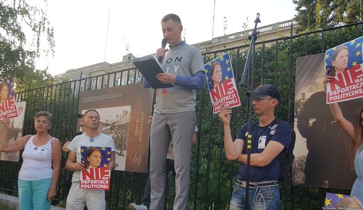 "Нет политической депортации Козловской", - в Варшаве пикетировали МВД Польши из-за выдворения украинки. ФОТОрепортаж