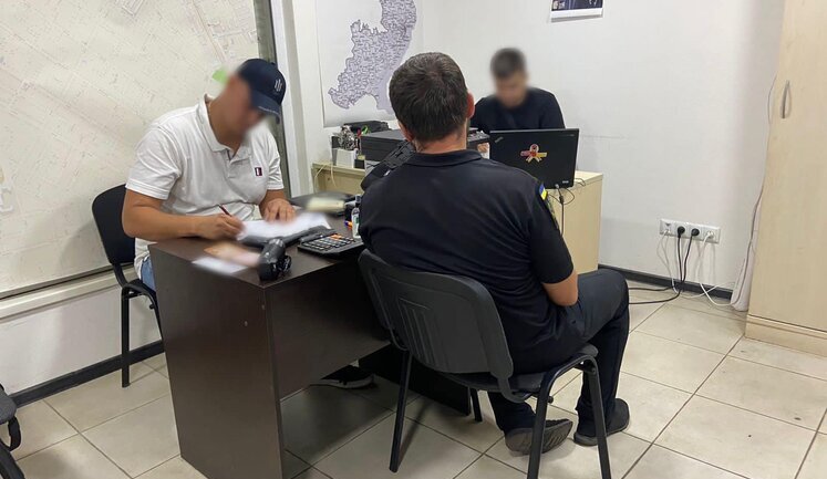 "Справка о непригодности для армии" за 7 000 долларов. В Одесской области разоблачены врачи и чиновники в подделке документов. ФОТО