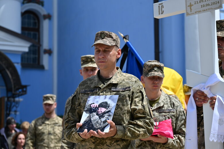У Києві попрощалися із військовим фотографом Арсеном Федосенком