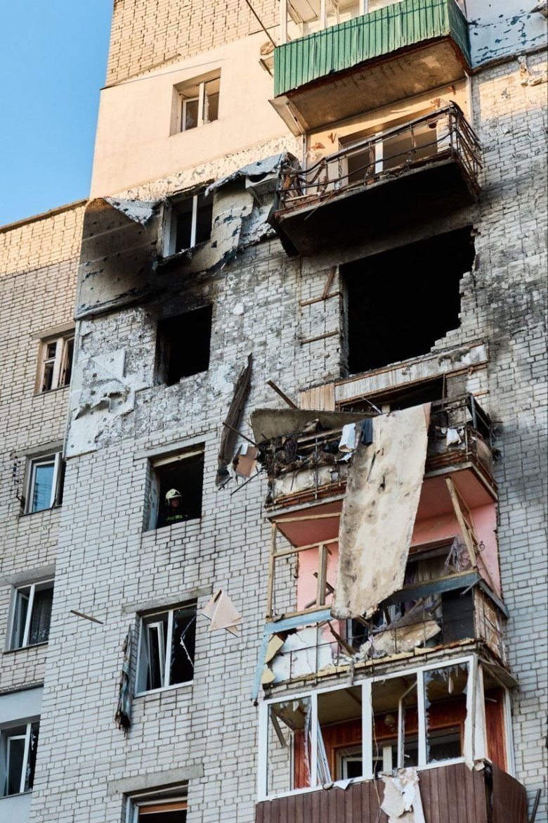 Дрон зі шрапнеллю атакував багатоповерхівку у Смілі