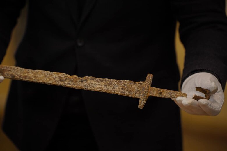 14 цінних історичних артефактів, викрадених росіянами, повернули в Україну 05