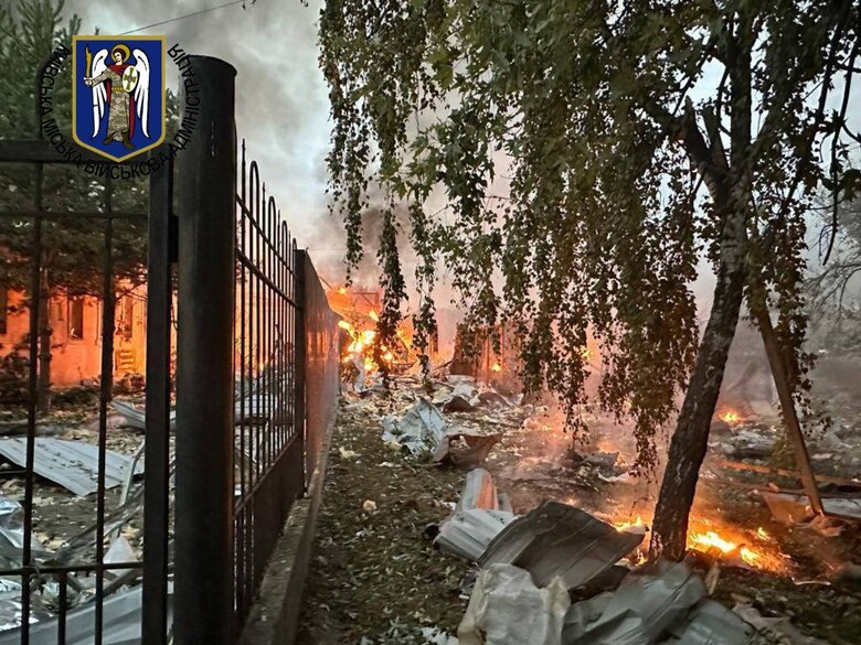 В результате ракетной атаки РФ есть повреждения в нескольких районах столицы, 7 человек пострадали 01